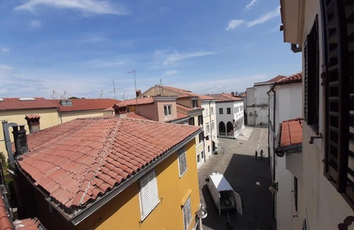 Koper Apartamento | Central square view - near beach