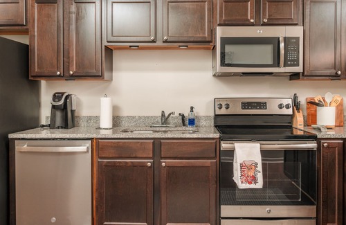 Starkville Condominio | Central Starkville Retreat | No Stairs | Walk Everywhere