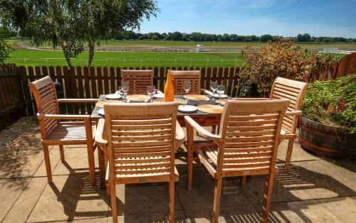 Stratford-upon-Avon Casa | Central Stratford, 3 bedrooms, sleeps 6, easy walk to town, Parking, Self Catering, Great View