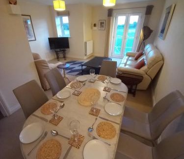 Stratford-upon-Avon Casa | Central Stratford, 3 bedrooms, sleeps 6, easy walk to town, Parking, Self Catering, Great View