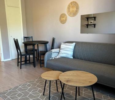 Vaasa Apartamento | Central Studio in Vaasa with Free Parking