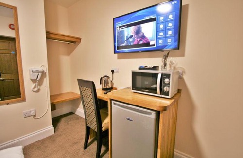 Cheltenham Hotel | Central Studios Gloucester Place by Roomsbooked