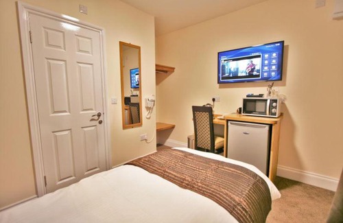 Cheltenham Hotel | Central Studios Gloucester Place by Roomsbooked