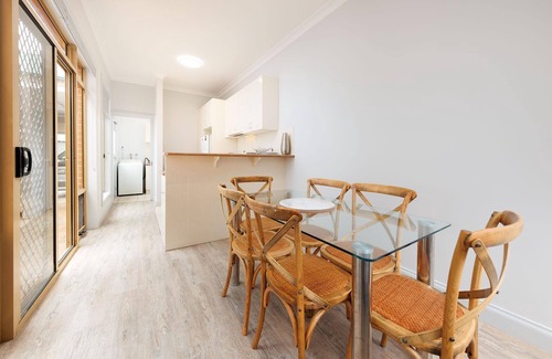 Albury Casa | Central Style at the Gardens - Stunning three bedroom classic in the heart of Albury