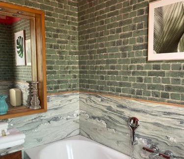 Santo Stefano Cama Y Desayuno | Central Suite Bed&Breakfast