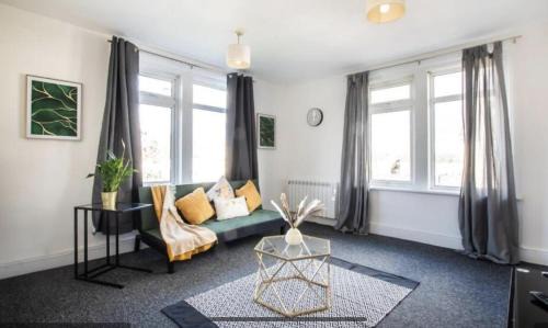 Swindon Apartamento | Central Swindon Comfort - 2 bed apart, high speed wifi, parking