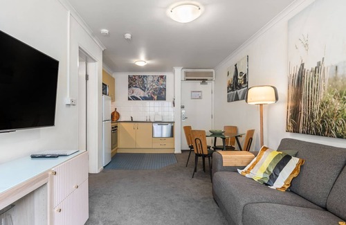 Chippendale Apartamento | Central Sydney 1BR unit with Pool Gym Parking!
