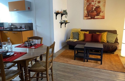 La Roche-Posay Apartamento | Piso moderno con WiFi en el centro de La Roche-Posay, cerca de Thermes