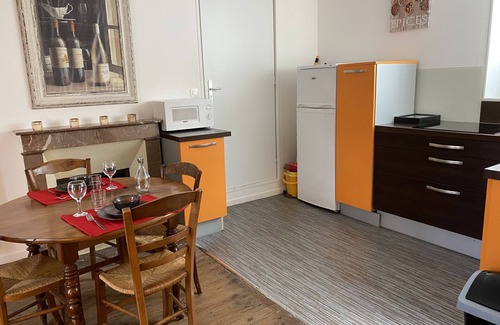 La Roche-Posay Apartamento | Piso moderno con WiFi en el centro de La Roche-Posay, cerca de Thermes
