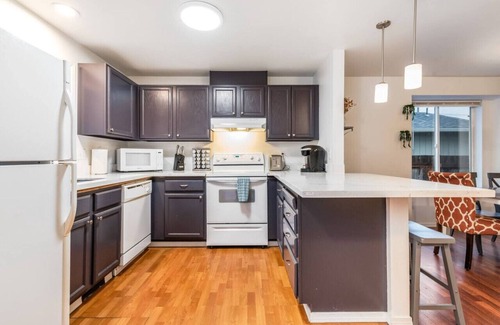 Hilltop Casa | Central Tacoma Family Hub 2 Mi from Dome w/ AC