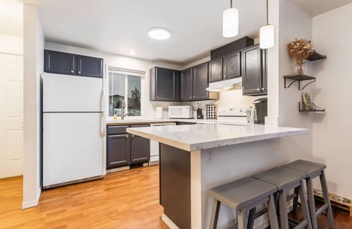 Hilltop Casa | Central Tacoma Family Hub 2 Mi from Dome w/ AC