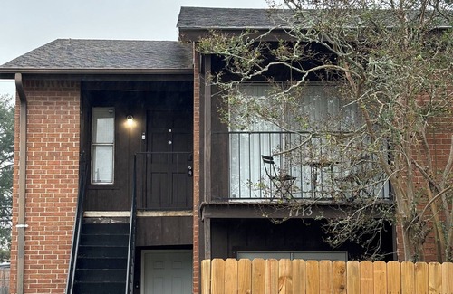 South Baton Rouge Apartamento | . Central to OLOL hospital 5 mins. Perkins Rowe Shopping 6 mins, LSU 15 mins..