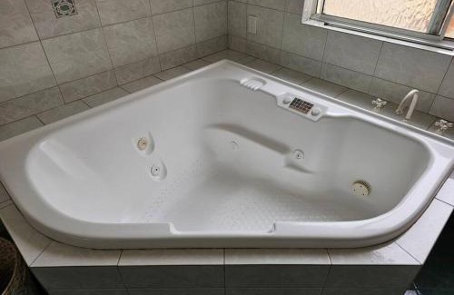 Geraldton Apartamento | Central to town - Vintage and cosy entire home