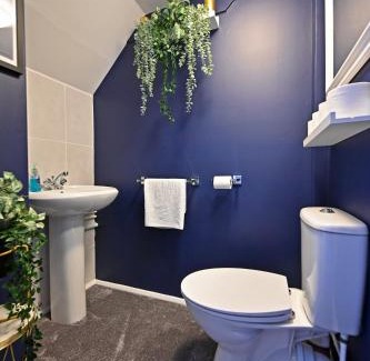 Stratford-upon-Avon Casa | Central Townhouse with FREE onsite EV parking