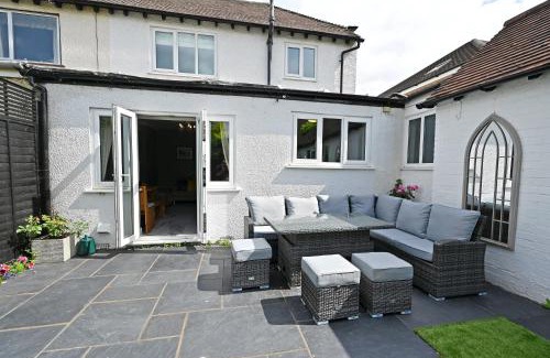 Stratford-upon-Avon Casa | Central Townhouse with FREE onsite EV parking