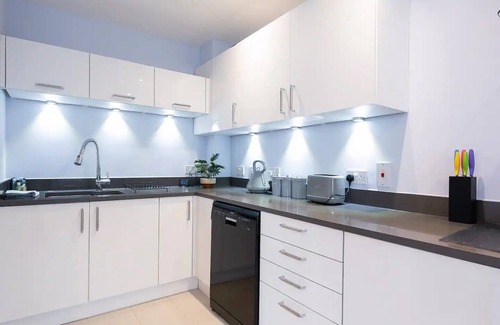 Marlow Casa | Central Townhouse with Parking I Pass The Keys