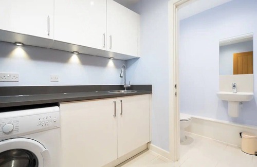 Marlow Casa | Central Townhouse with Parking I Pass The Keys