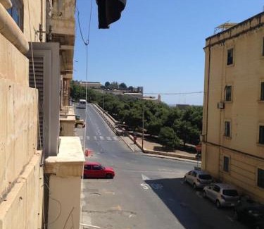 Floriana Apartamento | Central Valletta Apt by Castille Square