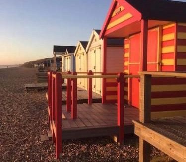 New Forest District Apartamento | Central Village flat, close to beach