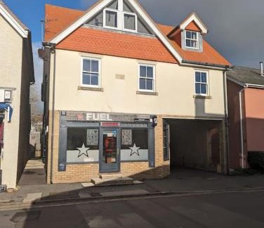 New Forest District Apartamento | Central Village flat, close to beach