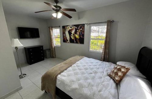 Ciudad de Belice Casa | CentralCity "Haven" Private Home & Pool