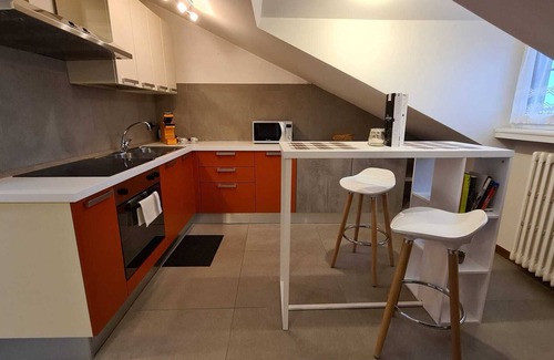 Cles Apartamento | APARTAMENTOS CENTRALES Y DESAYUNO GENZIANA