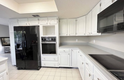 Town N County Park Casa | Centrally 2BR/2BA Creek House with Washer, Dryer and Parking