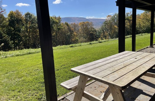 Manchester Center Condominio | Centrally located condo…minutes from major ski resorts.