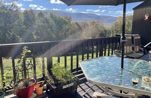 Manchester Center Condominio | Centrally located condo…minutes from major ski resorts.