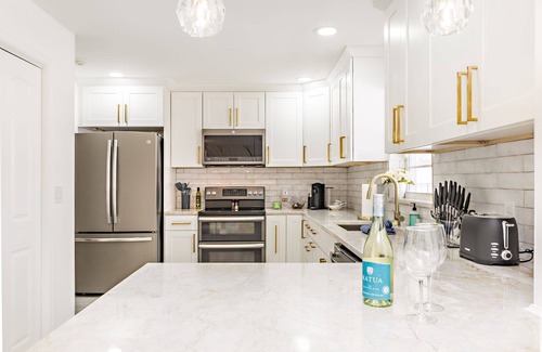 Parrot Cove Casa | Centrally located luxe poolside oasis w/ standout amenities!