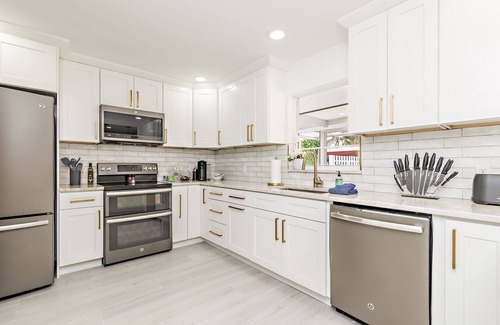 Parrot Cove Casa | Centrally located luxe poolside oasis w/ standout amenities!