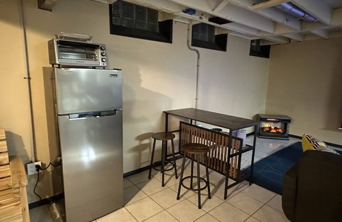 Madison Heights Casa | Centrally Located Cabin with Sauna and Hot Tub