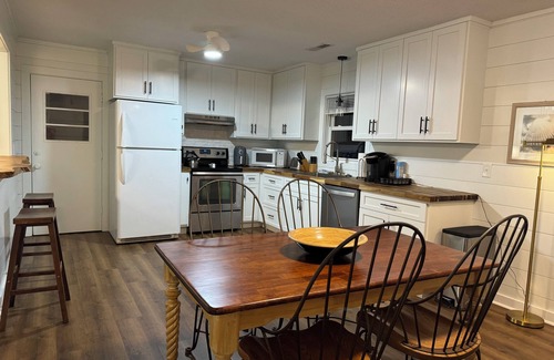 Mount Pleasant Casa | Centrally located Mt. Pleasant 3br 2ba home Fenced Pet Friendly 5m to IOP