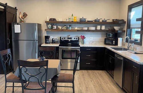 Evergreen Cabaña | Centrally located. 1-bedroom cottage. Full bath. Washer, Dryer. Full kitchen.