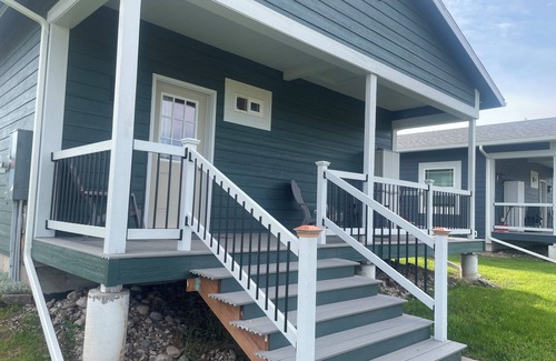 Evergreen Cabaña | Centrally located. 1-bedroom cottage. Full bath. Washer, Dryer. Full kitchen.