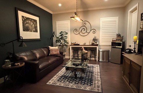 Manteca Apartamento | Centrally located 1 bedroom, 1 bath Casita!