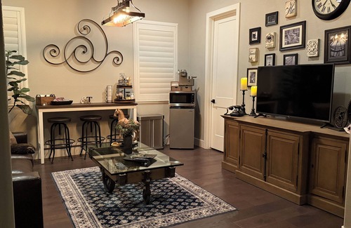 Manteca Apartamento | Centrally located 1 bedroom, 1 bath Casita!