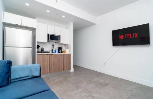 East Little Havana Apartamento | Centrally Located 1BR with King Bed Near Brickell, Airport Downtown and Wynwood