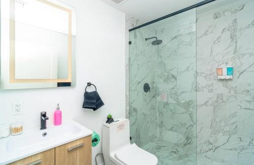 East Little Havana Apartamento | Centrally Located 1BR with King Bed Near Brickell, Airport Downtown and Wynwood