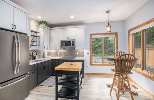 Mancelona Condominio | Centrally Located 2 Bedroom 2 Bath Condo at Schuss Mountain on 2nd Tee Box!