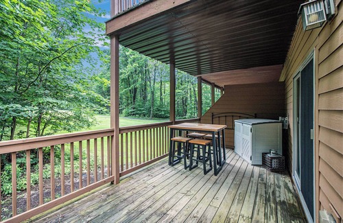 Mancelona Condominio | Centrally Located 2 Bedroom 2 Bath Condo at Schuss Mountain on 2nd Tee Box!