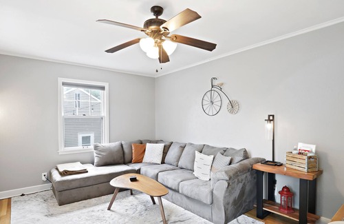 Aksarben - Elmwood Park Casa | Centrally Located 2 Bd Home - Close to it All