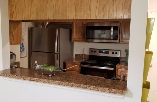 Vickery Meadow Condominio | Centrally Located. 2 Queen beds and 2 Full bath with lots of amenities.