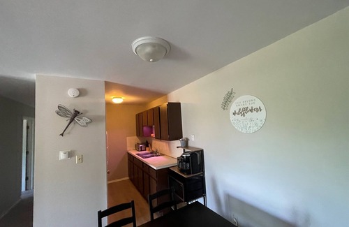 Bloomington Apartamento | Centrally Located 2 Bedroom Apartment