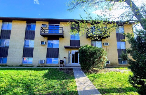 Bloomington Apartamento | Centrally Located 2 Bedroom Apartment