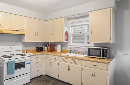 Terre Haute Casa | Centrally Located 2BR Apartment