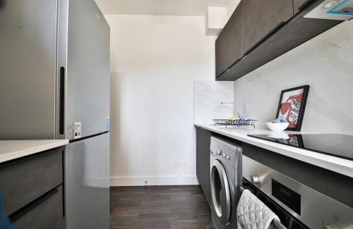 Cyncoed Apartamento | Centrally Located 2Bed Flat With Balcony & Parking