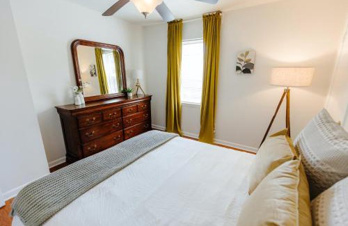 Midtown Apartamento | Centrally Located 2BR Overton Square Unit 2 Fast WiFi Free Parking Yes Pets