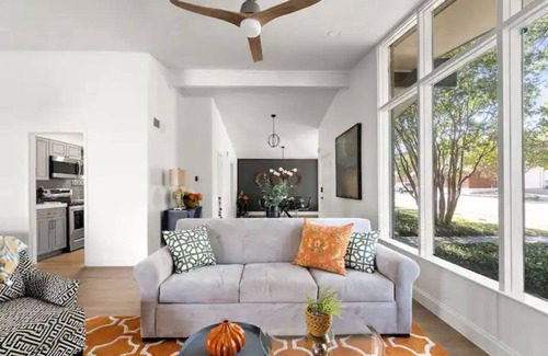 North Dallas Casa | Centrally located 3 bedroom luxury retreat