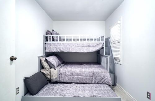 Windsor Apartamento | Centrally located 3BDRM home in CityCore!